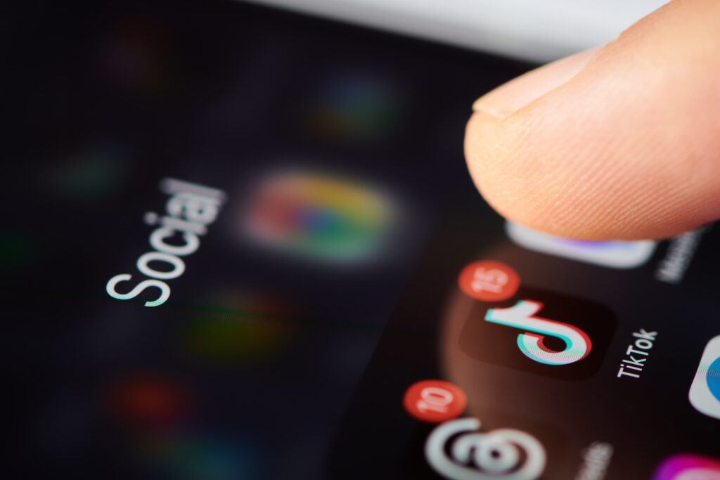 TikTok Returns to US App Stores as Trump Delays Ban